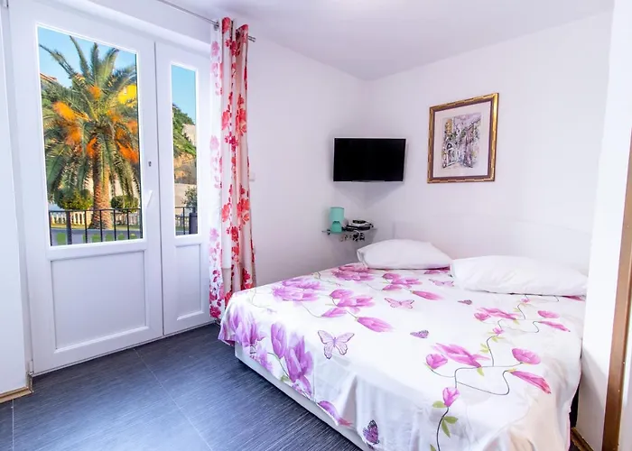 Petra Apartment *